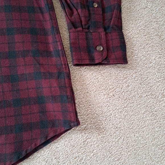 Chaps Plaid Flannel Shirt Performance Top Men's Medium Red Black Plaid Collared - Picture 5 of 8